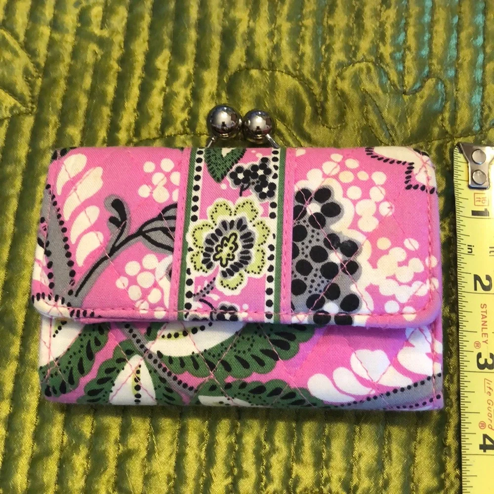 Vera Bradley pink & green floral wallet/coin purse - Picture 6 of 7